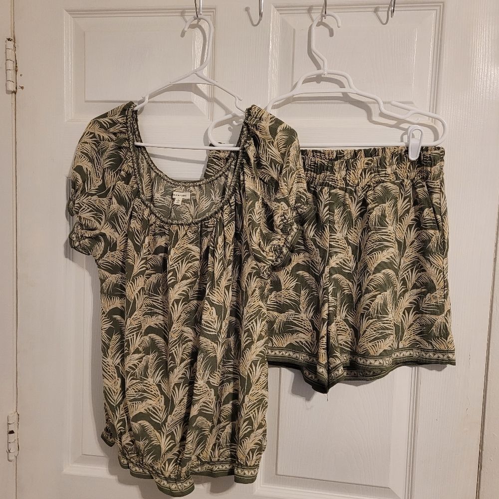 Max studio fern print outfit